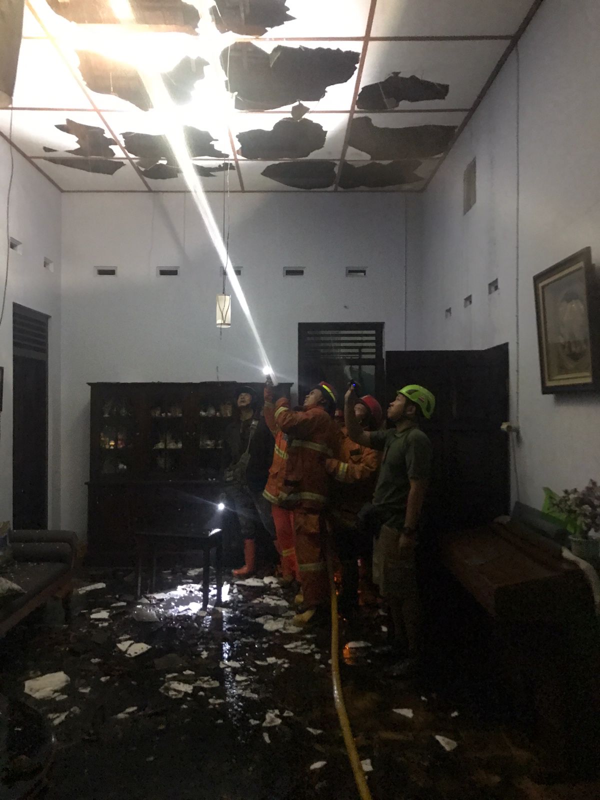 Kebakaran Hanguskan Atap Toko Minyak di Pugeran