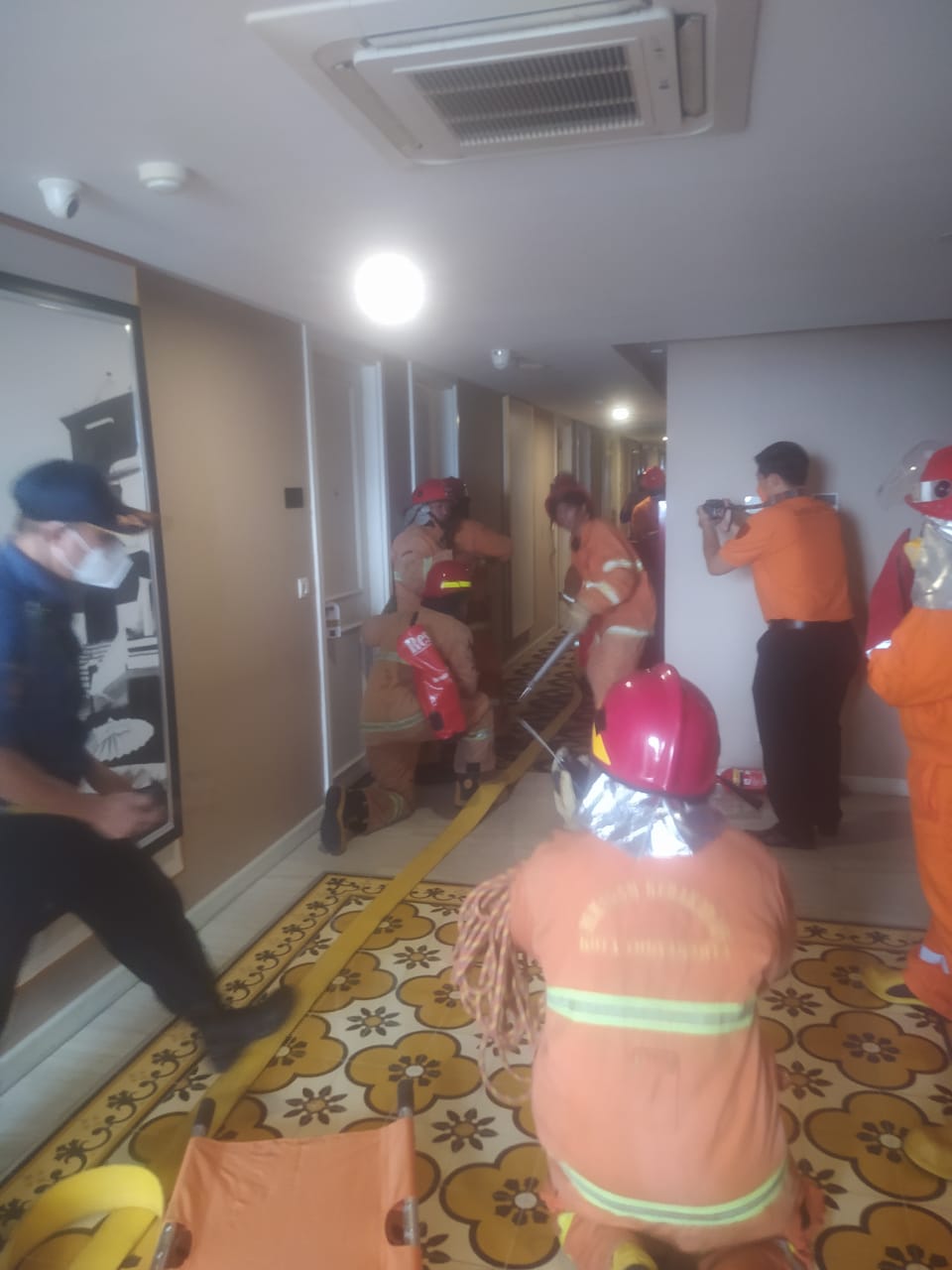 Damkarmat Jogja Adakan Simulasi Penanggulangan Kebakaran Bersama éL Hotel Royalé  Malioboro