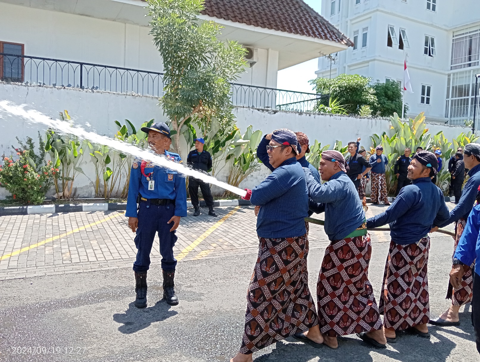 Jogja Kini Miliki Nrang Dahono, Relawan Kebakaran Khusus Kawasan Sumbu  Filosofi